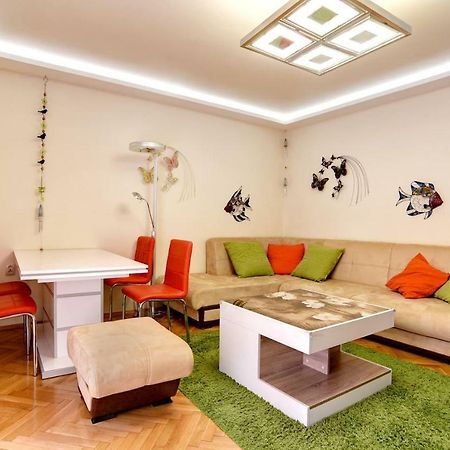Spacious And Stylish Apartment In The Heart Of Sofia Plus Parking Bagian luar foto