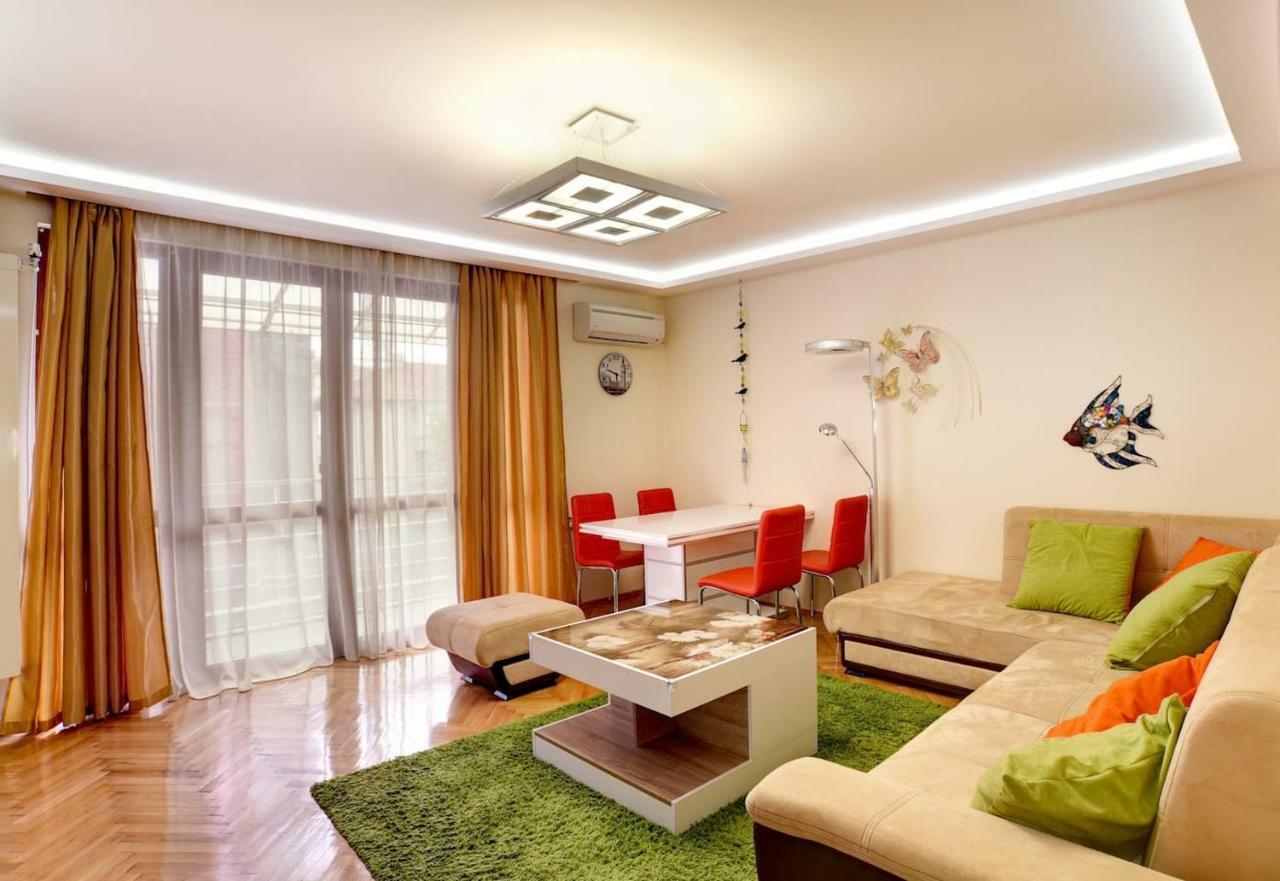 Spacious And Stylish Apartment In The Heart Of Sofia Plus Parking Bagian luar foto