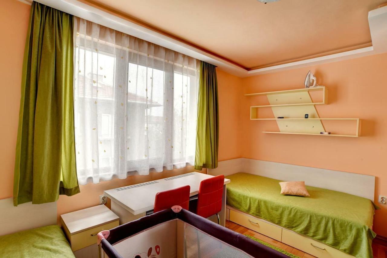 Spacious And Stylish Apartment In The Heart Of Sofia Plus Parking Bagian luar foto