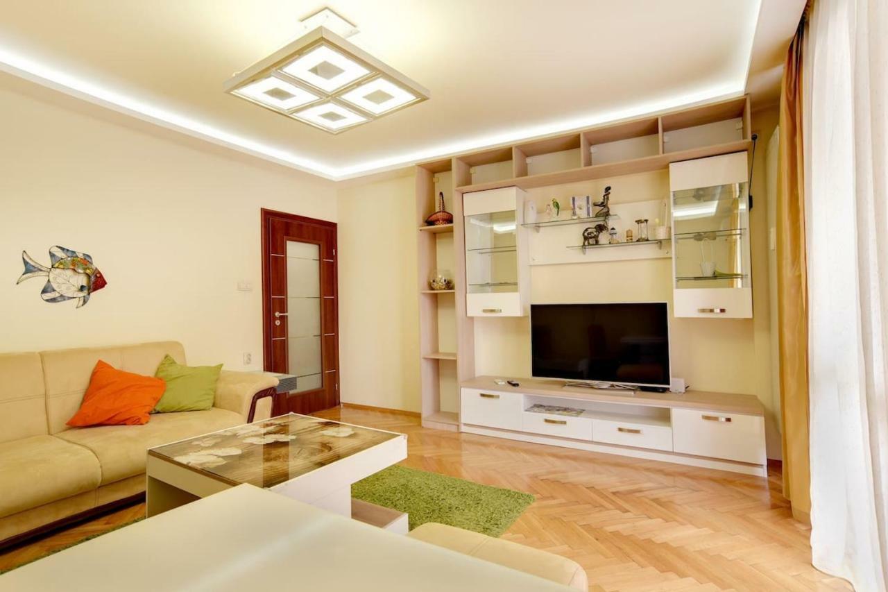 Spacious And Stylish Apartment In The Heart Of Sofia Plus Parking Bagian luar foto
